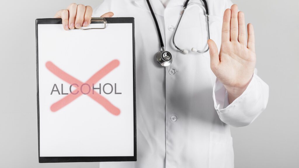 imagen-primer-plano-dejar-beber-alcohol-tratamiento-higado-inflamado